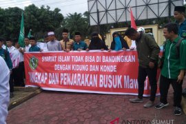 Aksi kecam puisi Sukmawati di Asahan