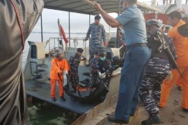 Dua pemancing korban kebakaran tumpahan minyak ditemukan