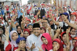 Gus Ipul Kunjungi Pabrik Rokok di Madiun