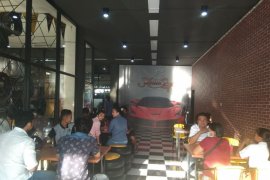 Menunggu Mobil Diservis Sambil Ngopi di Kedai 27 Saja