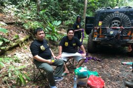 Offroader Bhayangkara MeX menuju aliran Sungai Tandui