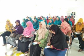 Dinsos Salurkan Alat Masak Bagi PMKS