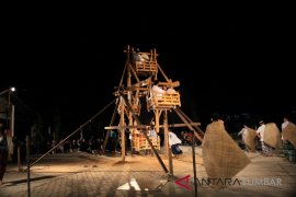 Pementasan "Mandi Angin" pukau penonton, suguhan teater Langkah