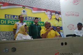 Aburizal Bakrie kunjungi posko pemenangan Nurul Arifin