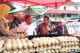 Legislator: harga pangan naik pedagang jangan disalahkan