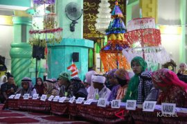 Ribuan siswa kelas 6 SD di HST khatam Qur'an