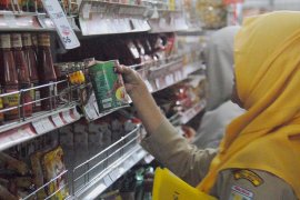 Masyarakat diminta jangan khawatir konsumsi ikan kemasan