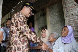 Pemkab Tulungagung Salurkan Bantuan Korban Puting Beliung