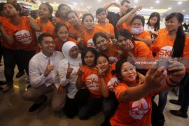 Khofifah Blusukan Pasar Atom