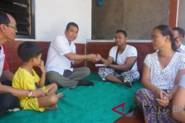 Pejabat Bupati Klungkung melayat korban musibah pantai