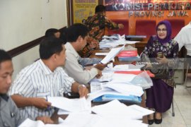 Emilia Contessa Daftar Calon Senator Lagi