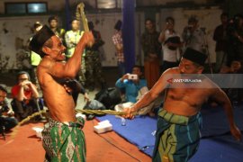 Pertunjukan Seni Tiban