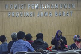 Emil tak mau campuri dinamika internal Hanura