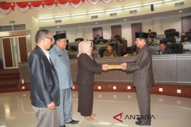 Bupati Sijunjung serahkan LKPJ kepada DPRD