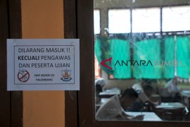 Sejumlah SMP laksanakan Ujian Nasional Kertas Pensil di Palembang Page 3 Small