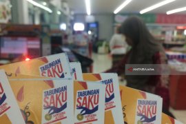 Bank Sampoerna Beri Kemudahan Pedagang Kaki Lima