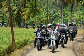 Ke Sukabumi Jokowi "Touring" Kendarai "Chopperland" (Video)