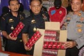 BC Pekanbaru Sita Ribuan Rokok Ilegal Luffman Cs dari Toko-Toko di Lipat Kain