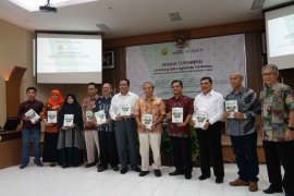 Buku Agribisnis Tembakau Keris Unej Paparkan Diversifikasi Tembakau