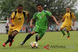 Pesta gol, Carlos terakhir ke 16 besar
