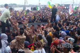 Band Wali hibur ribuan pendukung Mularis-Syaidina