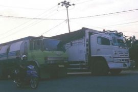 Geram Truk Bertonase Tinggi Merusak, Warga Inhu Blokir Jalan Provinsi ini