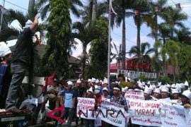 Aksi massa makzulkan Walikota Pematangsiantar