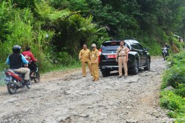 Pengerjaan jalan Karangkobar-Batur ditarget rampung 2018