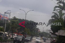 Hujan sekejab, Begini kondisi jalan protokol Palembang Page 1 Small