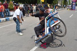 Foto - Lomba Ketangkasan Becak