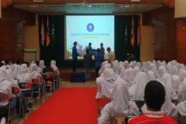 Siswa MAN 1 Bekasi antusias berkunjung ke IPB