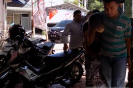 Kejari Situbondo Tahan Oknum Kades-PNS Korupsi