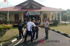 Gema Lingga demo di DPRD