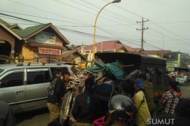 Patwal satpol PP Tapteng tabrak rumah