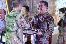 Molindo Terima Penghargaan Wajib Pajak Kontribusi Terbaik 2017