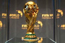 Sulit menemukan suvenir "KW" di Moskow