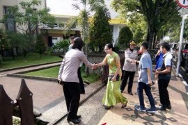 Polwan berhijab kawal pelaksanaan ibadah Minggu