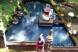 Pura Batu Bolong jadi potensi wisata unik Buleleng