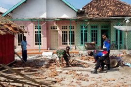 Korban Reruntuhan Rumah masih Dirawat di Puskesmas