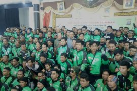 Bersama Wakil Gubernur, pengemudi ojek daring Sumbar deklarasikan anti hoaks