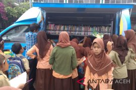 Mahasiswa sosialisasi gerakan gemar membaca bagi siswa