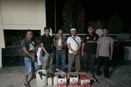 Polres Solok sita 85 liter tuak, dan 32 botol minuman beralkohol berbagai merek