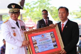 Gubernur Raih Penghargaan Kebudayaan