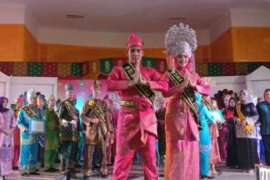 Ahmad Hamidi dan Bimby Ashaika Terpilih jadi Bujang Dara Bengkalis