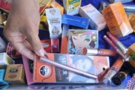  Diamankan Ratusan Kosmetik dan Obat Kuat Ilegal Asal China dari Sebuah Apotek di Pelalawan