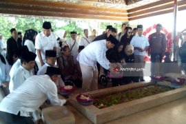 Prabowo Subianto Ziarah ke Makam Bung Karno (Video)