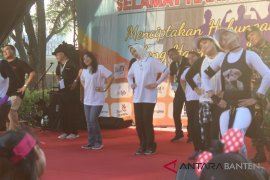 Airin Senam Pagi Bersama Ratusan Buruh