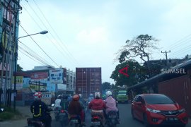 Truk tronton bahayakan pengguna jalan Page 1 Small