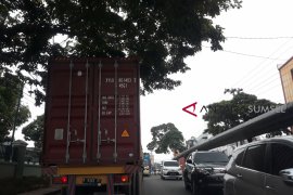 Truk tronton bahayakan pengguna jalan Page 4 Small