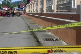 Warga temukan benda diduga bom di pagar masjid raya Salimpauang Tanah Datar